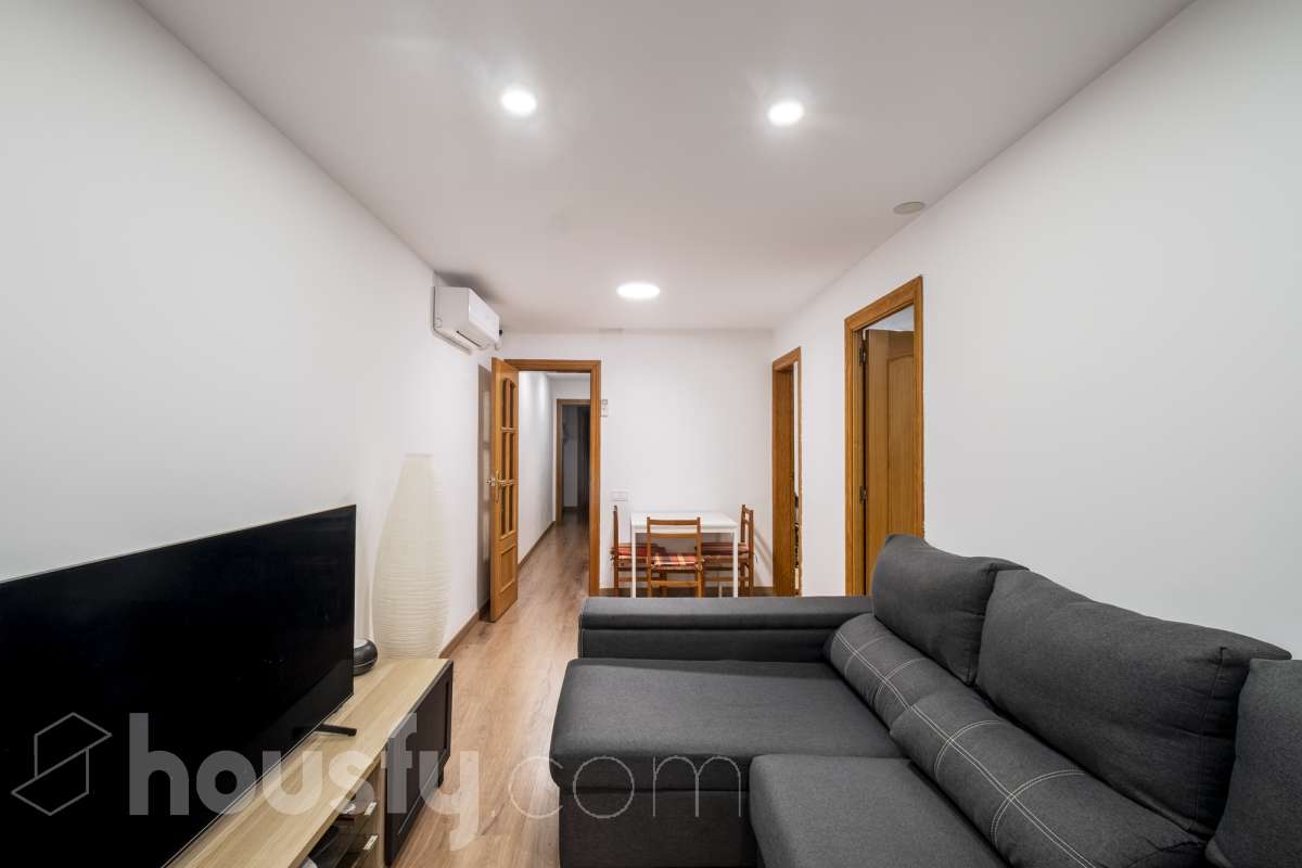 Piso en venta en CL SALVADOR BARONE,  Viladecans-2