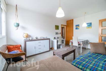 Bajo en Carrer del Bisbe Perelló