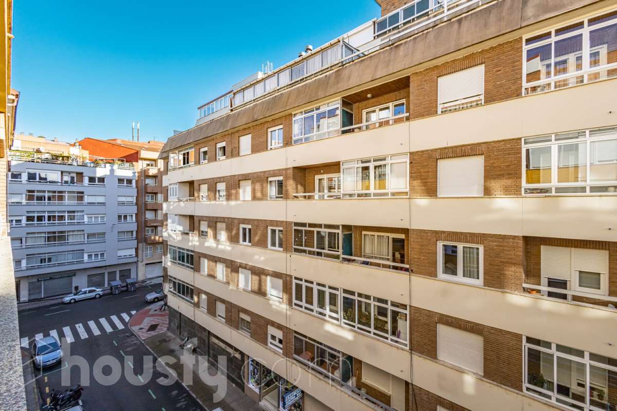 Piso en venta en Calle Nueve de Febrero,  León-1