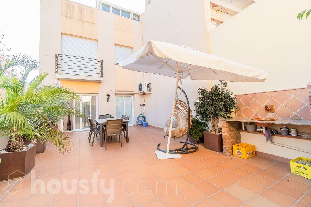 Piso en venta en CL DE ARGENTONA,  Mataró-2
