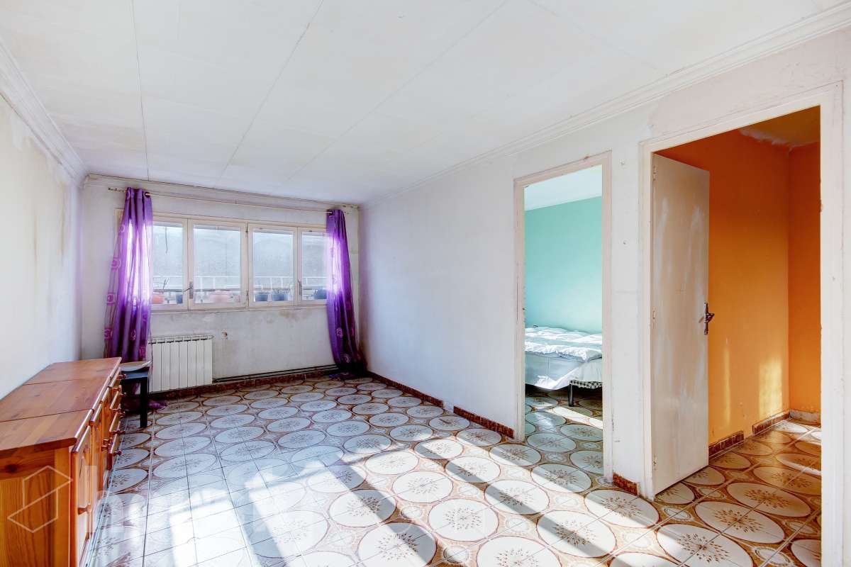Piso en venta en Carrer del Guadiana, Sud, Terrassa-0