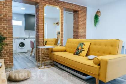 Bajo en Calle de Gomeznarro