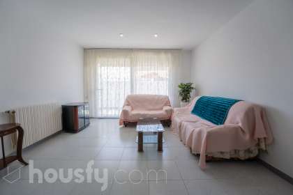 Bajo en Carrer Narcís Monturiol