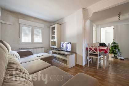 Bajo en Calle Camarma