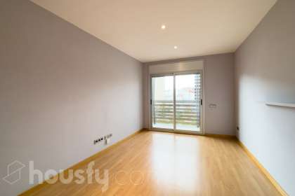 Bajo en Carrer de la Indústria