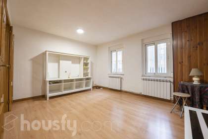 Bajo en Calle de Navalmoral de la Mata