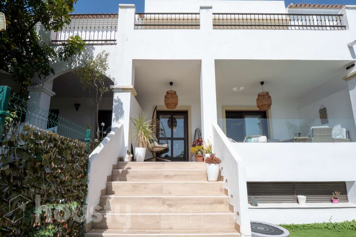Casa en venta en Calle del Priorato, Benamara-Atalaya, Estepona-1