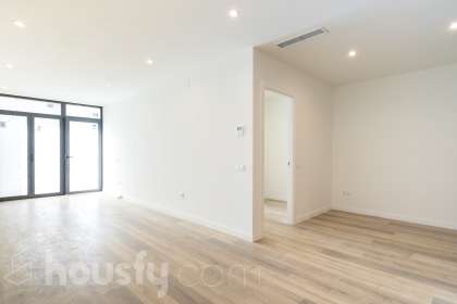 Bajo en Carrer de Cadaqués