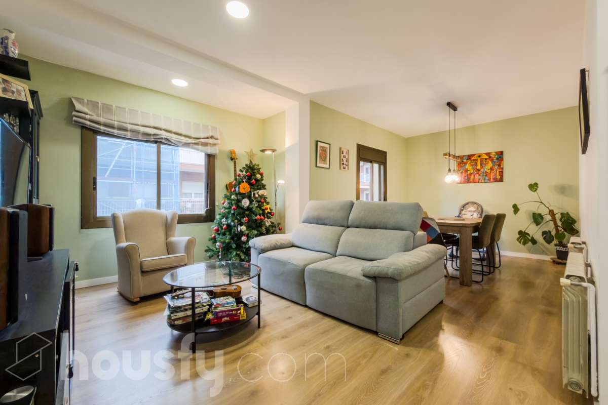 Piso en venta en CL BOBILA, Sants-Montjuïc, Barcelona-0