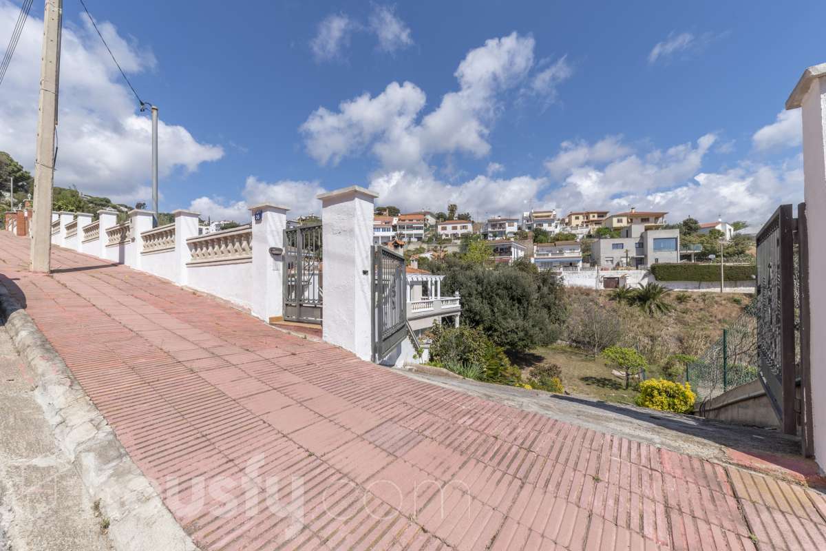 Casa en venta en Carrer Ronda de Garbi,  Sant Cebrià de Vallalta-3