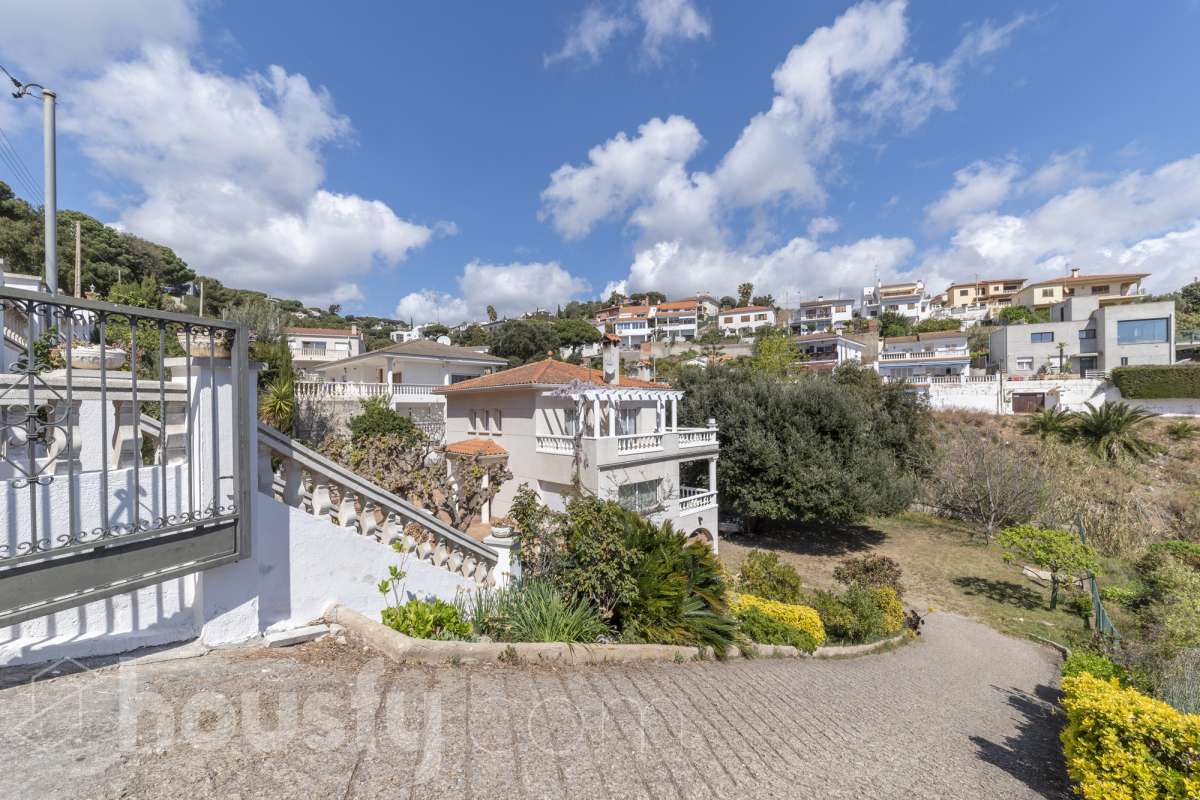 Casa en venta en Carrer Ronda de Garbi,  Sant Cebrià de Vallalta-2