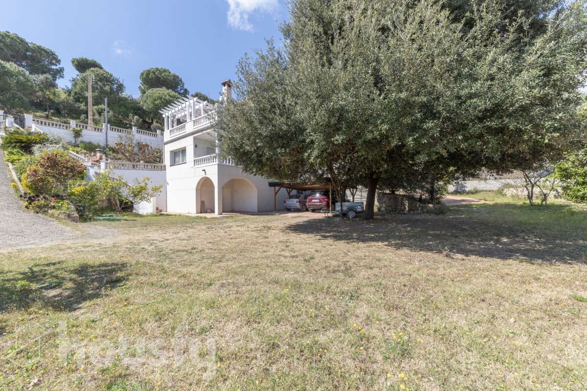 Casa en venta en Carrer Ronda de Garbi,  Sant Cebrià de Vallalta-0