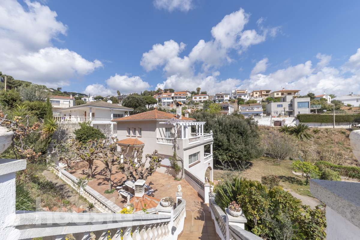 Casa en venta en Carrer Ronda de Garbi,  Sant Cebrià de Vallalta-1