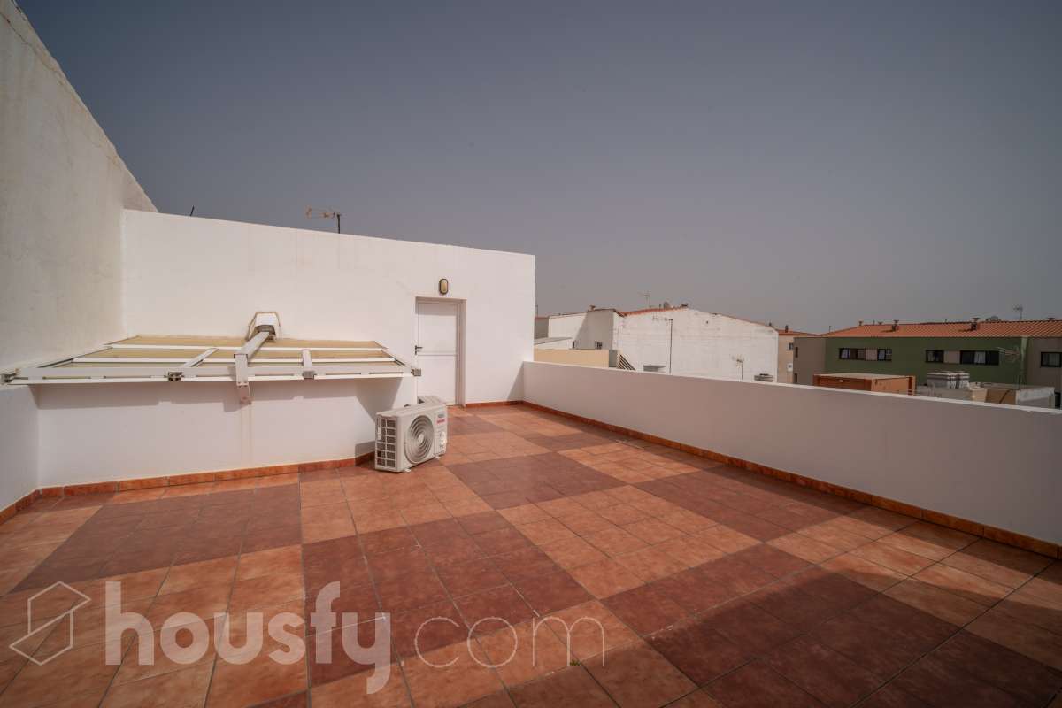 Casa en venta en CL ANDAMANA,  Santa Lucía de Tirajana-0