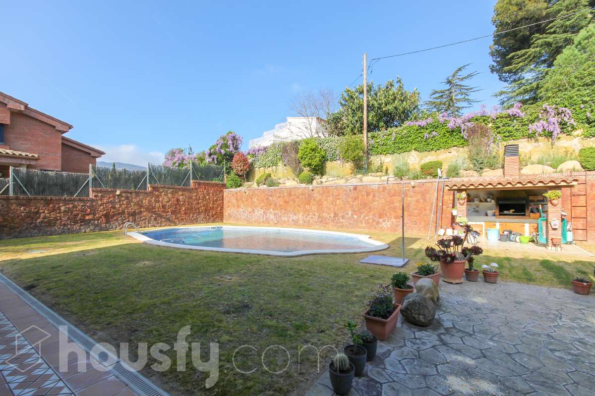 Casa en venta en Carrer Joan Miro,  Vallromanes-0