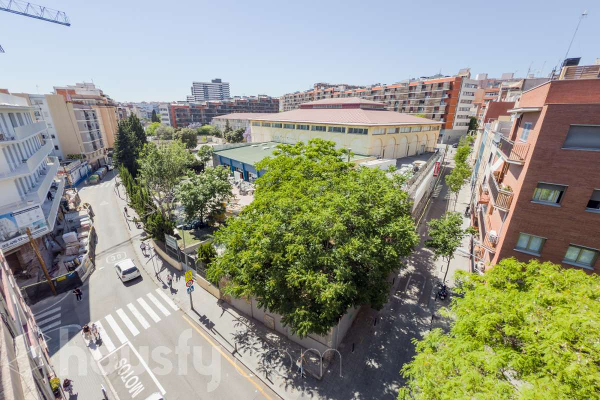 Piso en venta en Travessera de Collblanc,  L'Hospitalet de Llobregat-0