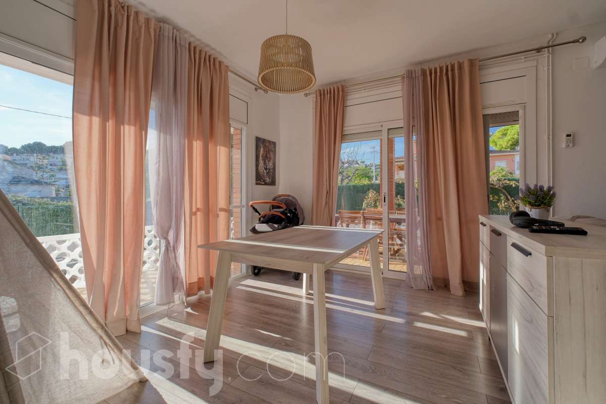 Casa en venta en Carrer Gessami,  Cubelles-3