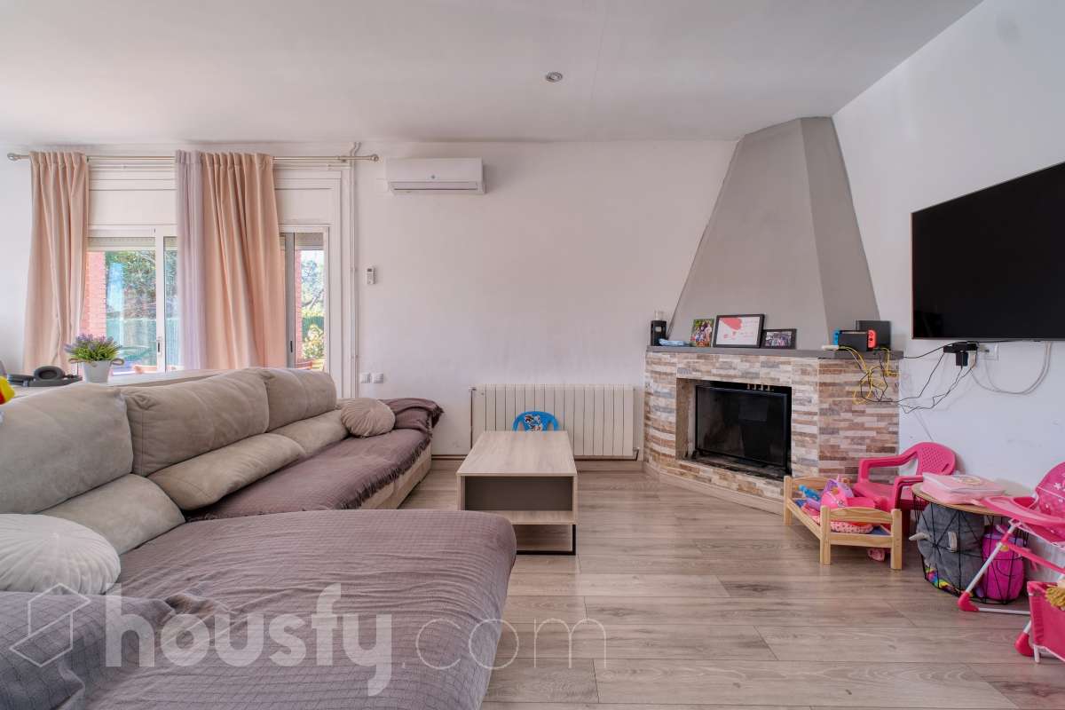 Casa en venta en Carrer Gessami,  Cubelles-1