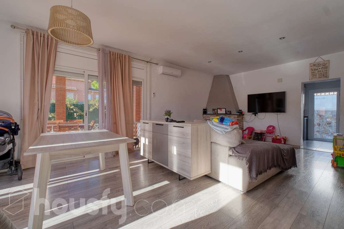 Casa en venta en Carrer Gessami,  Cubelles-2