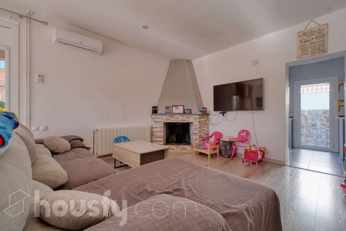 Casa en venta en Carrer Gessami,  Cubelles-0