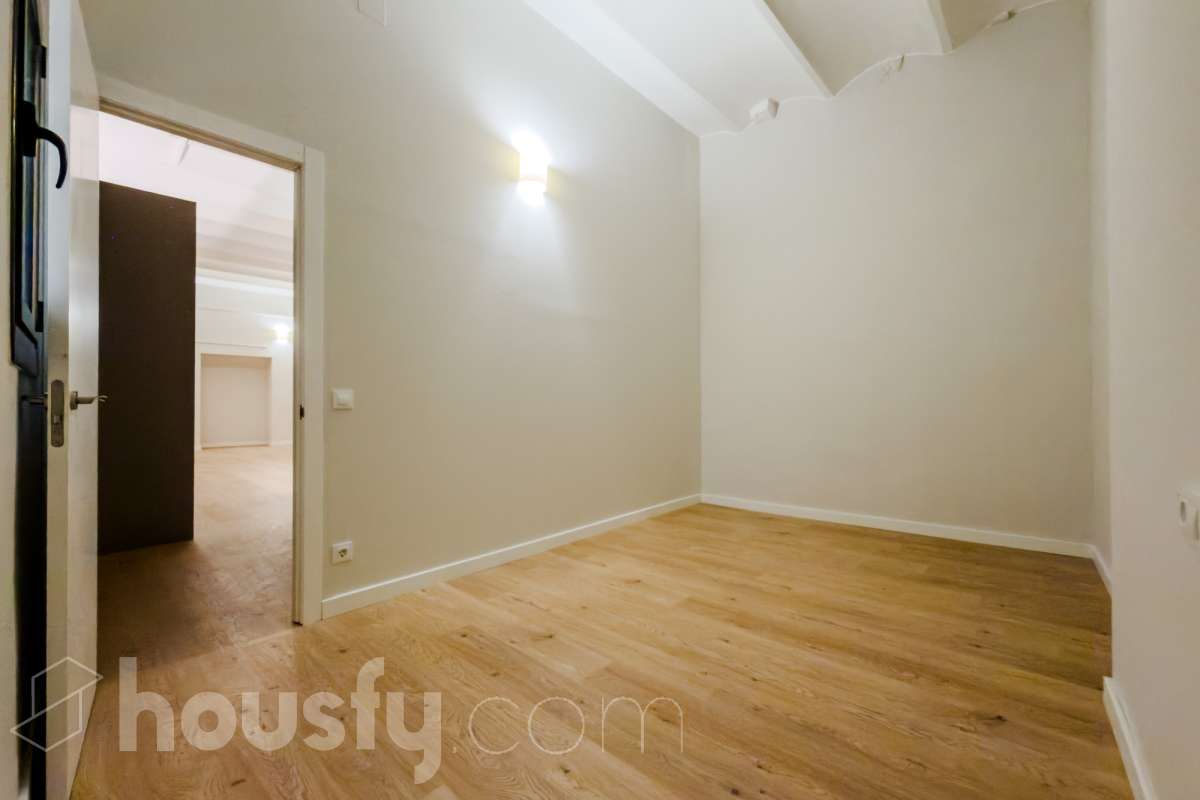 Bajo en venta en CL SANT PERE MITJA, Ciutat Vella, Barcelona-3