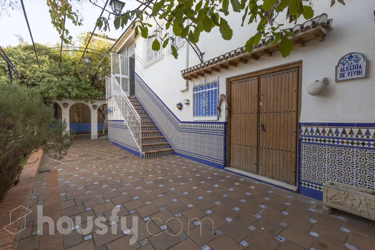 Casa en venta en CL SAN LEONARDO,  La Zubia-1