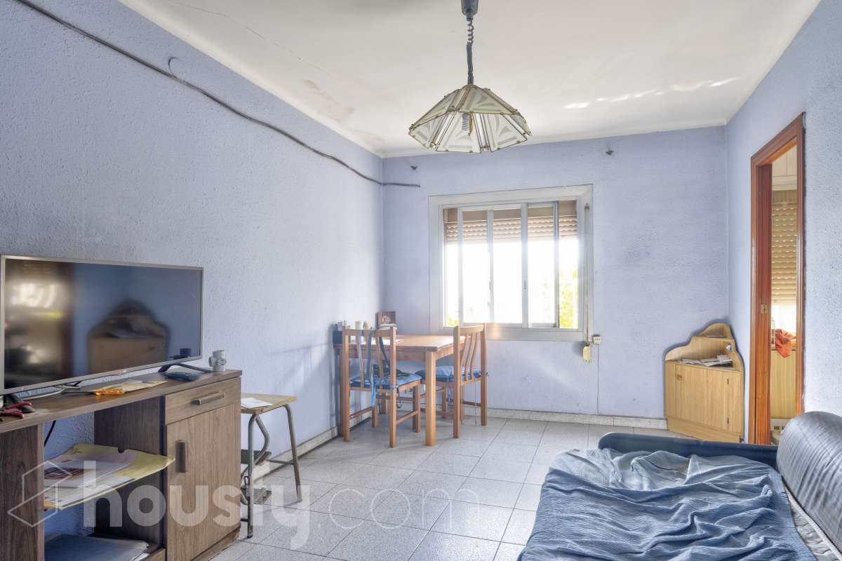 Piso en venta en Calle Via Favencia, Nou Barris, Barcelona-0