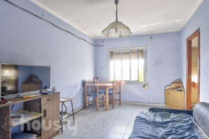 Piso en venta en Calle Via Favencia, Les Roquetes - Canyelles, Barcelona-0