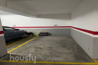 Garaje en venta en Carrer de Robrenyo, Sants, Barcelona-0