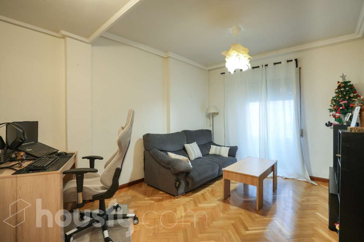 Piso en venta en Cl. Chantada, Fuencarral, Madrid-0