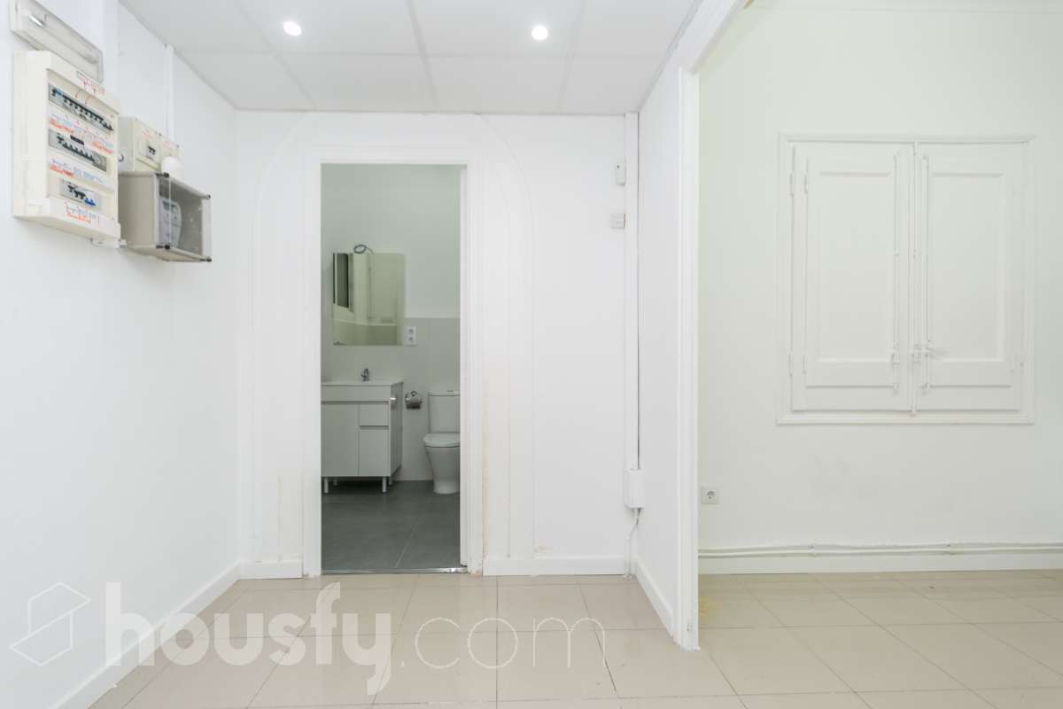 Bajo en venta en Avinguda de la Mare de Déu de Montserrat, Horta Guinardó, Barcelona-3