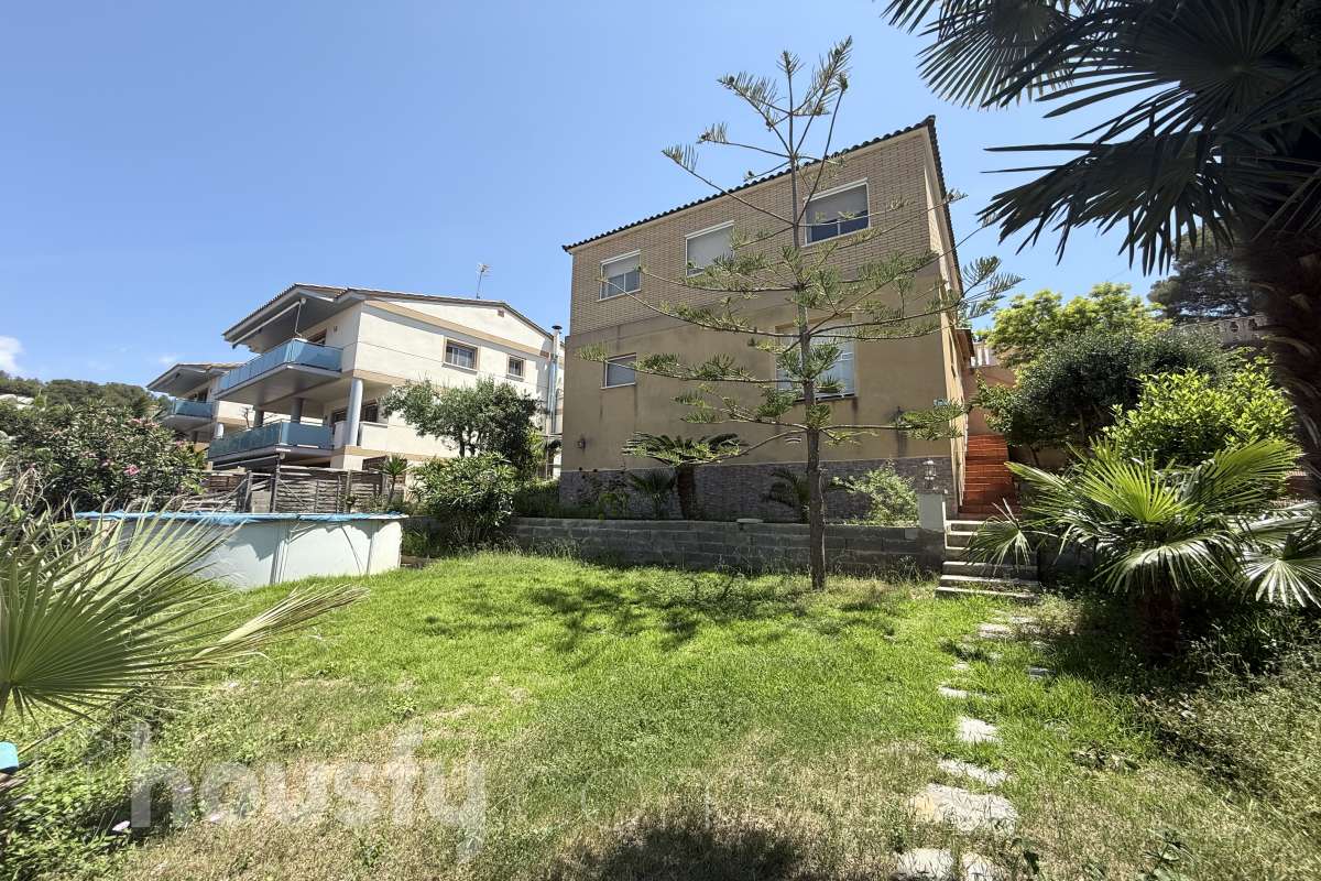 Casa en venta en Avinguda Santa Maria de Montserrat,  Calafell-3