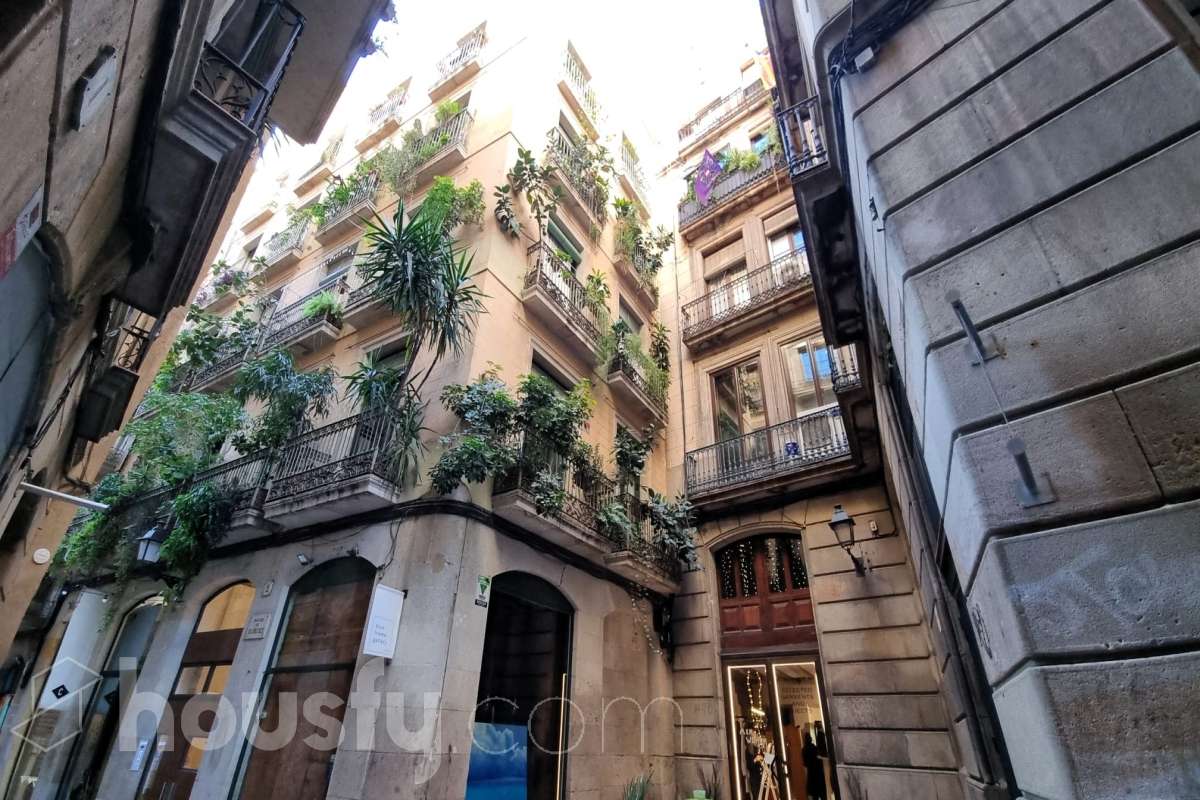 Piso en venta en Bajada de Viladecols, Ciutat Vella, Barcelona-0