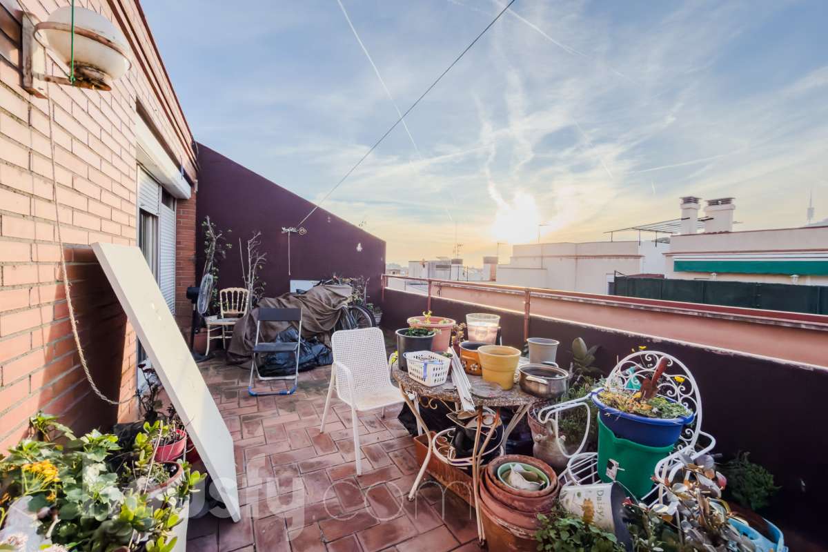 Piso en venta en CL FONT DEL REMEI, Gràcia, Barcelona-1