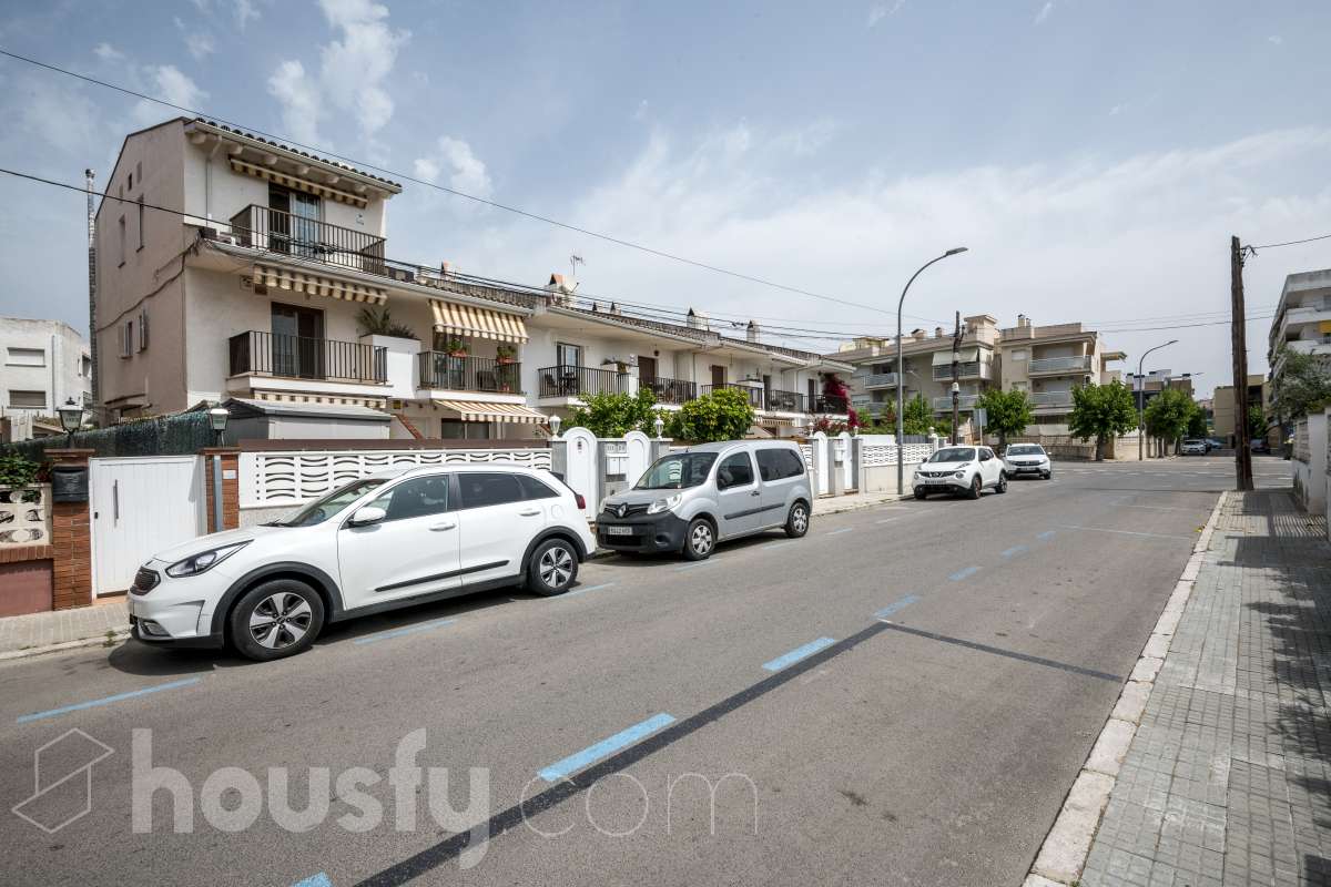 Casa en venta en Carrer del Vendrell,  Cubelles-0