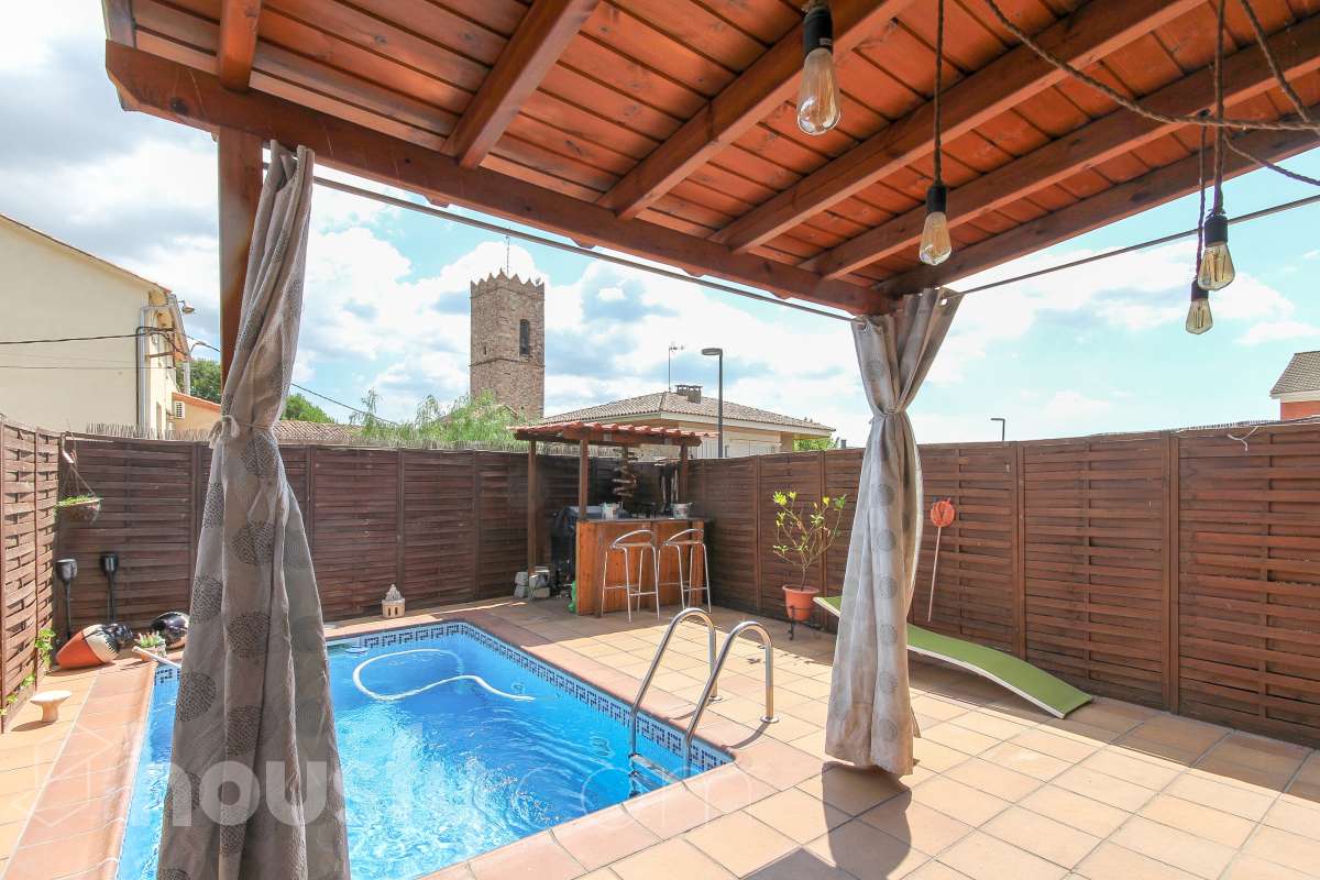 Casa en venta en Carrer de Pi i Margall,  Palau-Solità i Plegamans-0