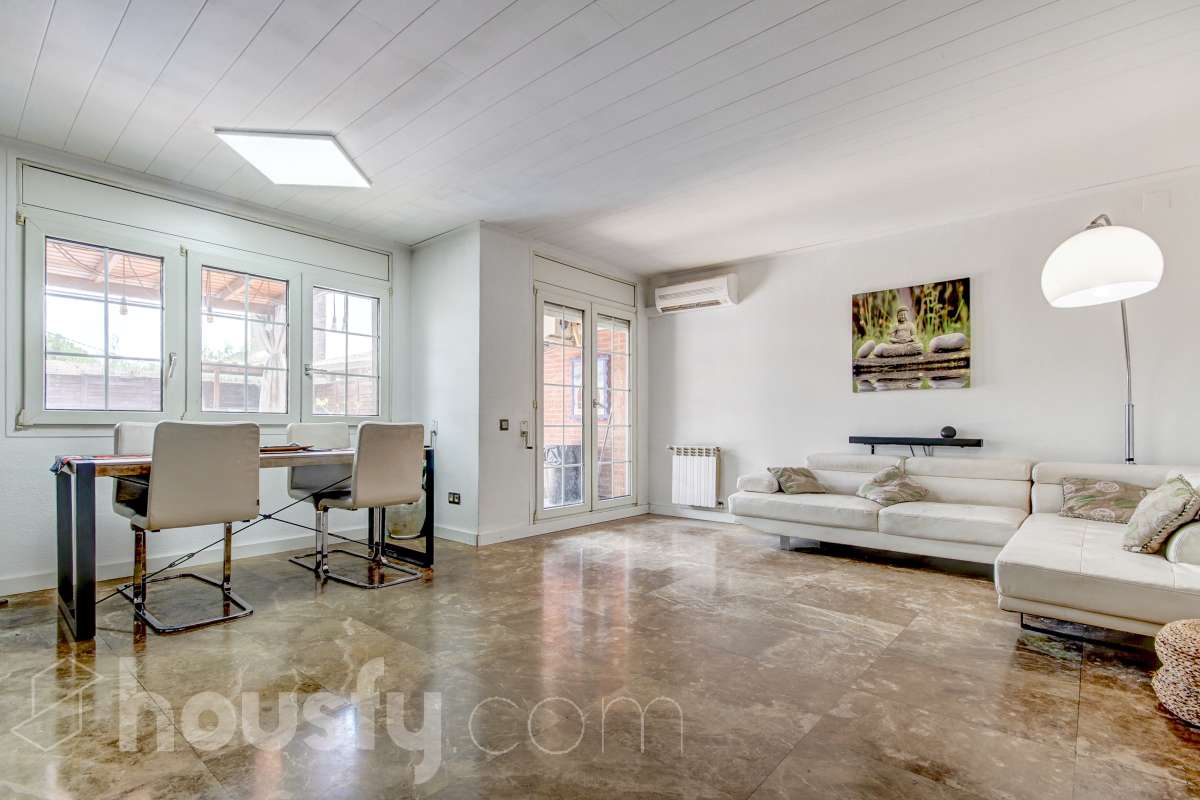 Casa en venta en Carrer de Pi i Margall,  Palau-Solità i Plegamans-2