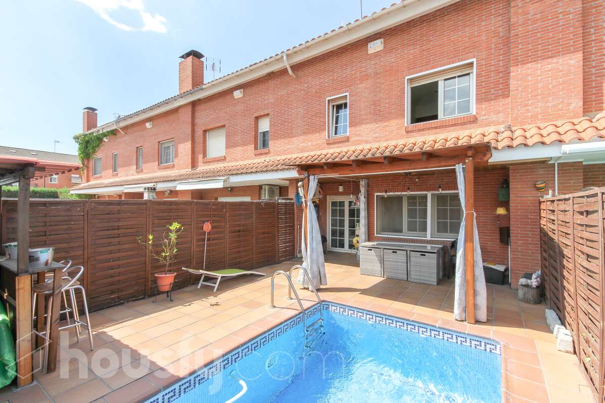 Casa en venta en Carrer de Pi i Margall,  Palau-Solità i Plegamans-0
