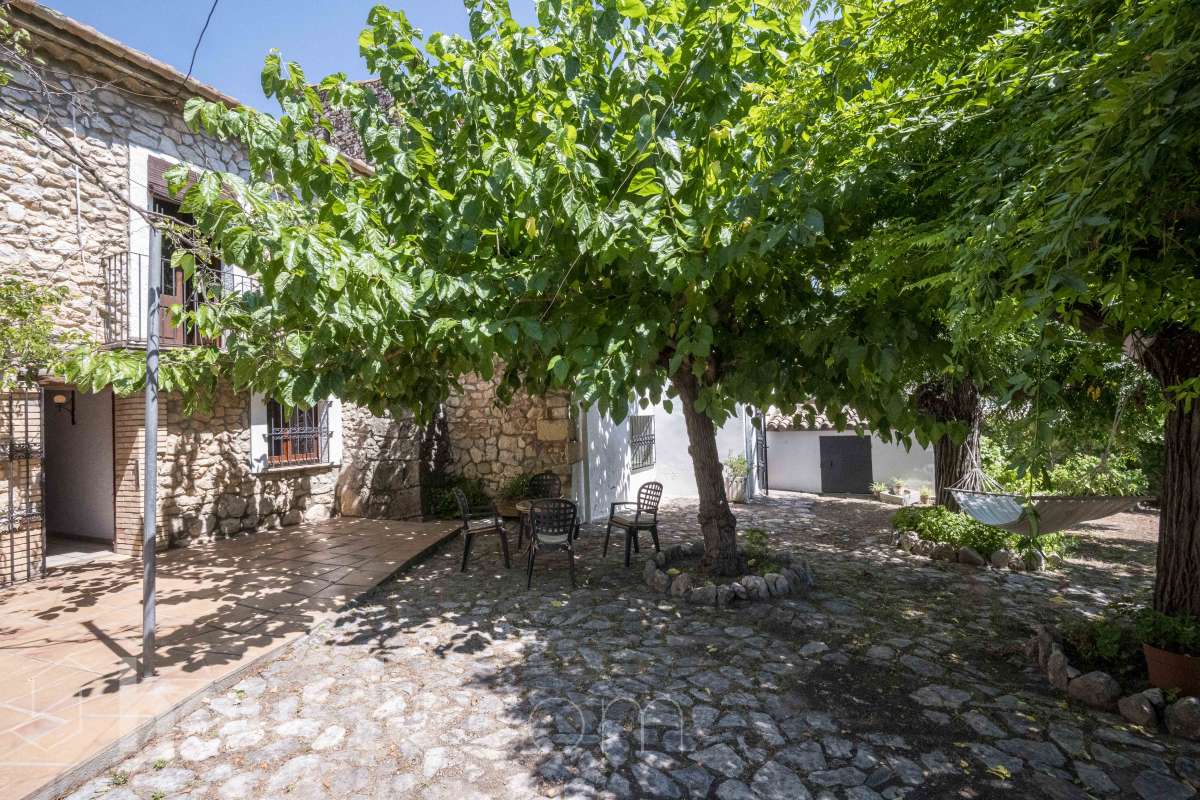 Casa en venta en Carrer Major,  Canyelles-1