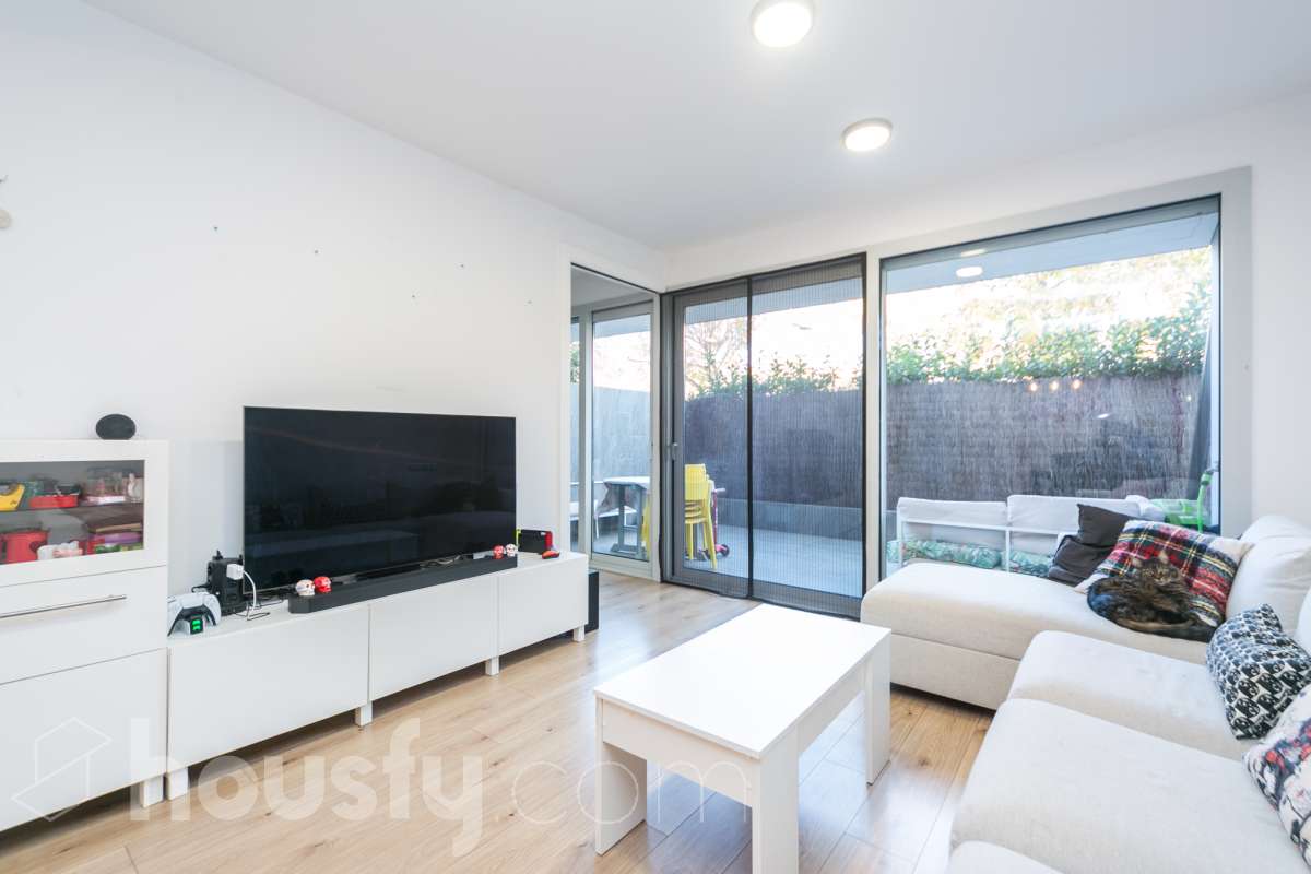 Piso en venta en Passeig del Regne Unit,  Sabadell-1