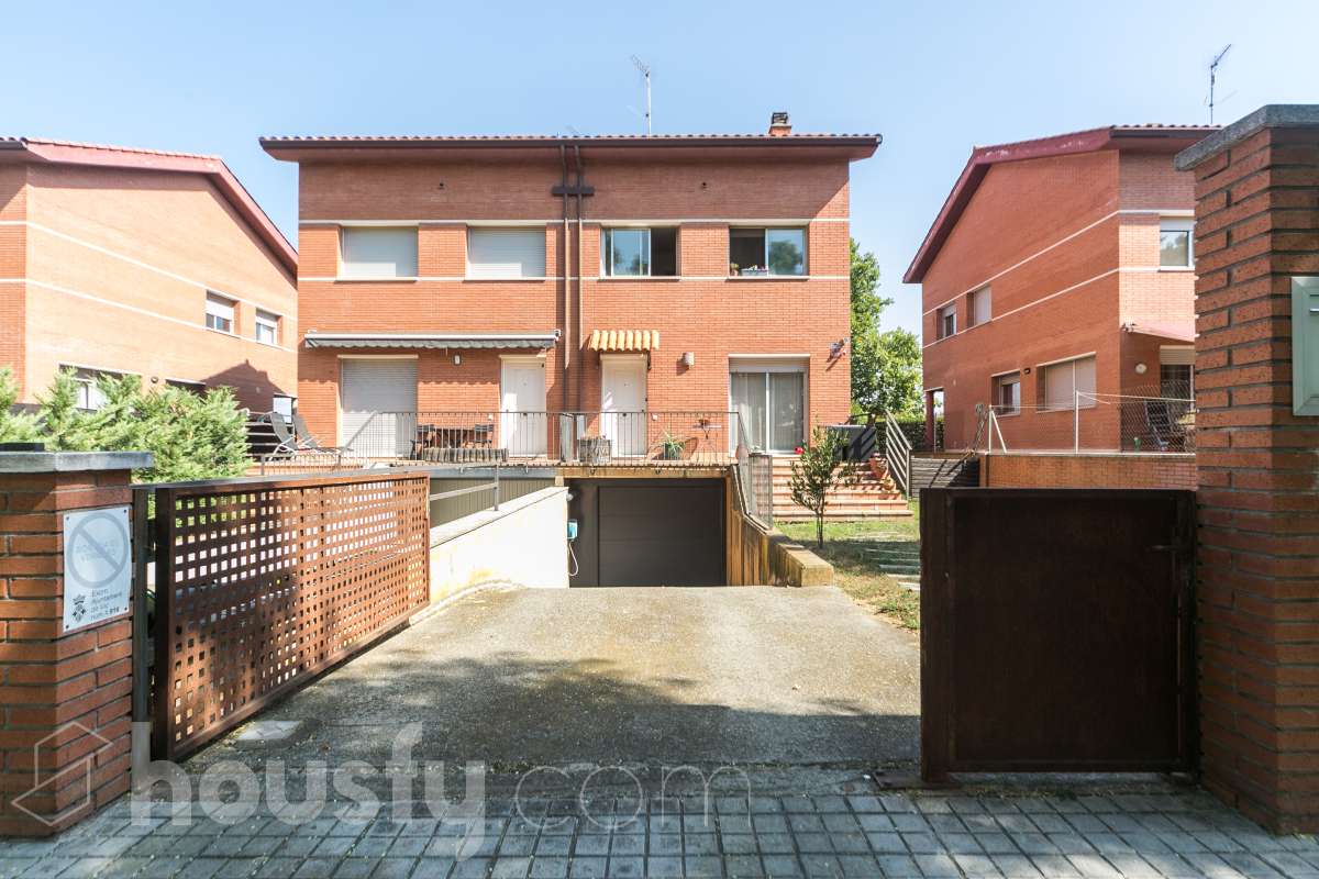 Casa en venta en Carrer Merce Font i Codina,  Vic-1