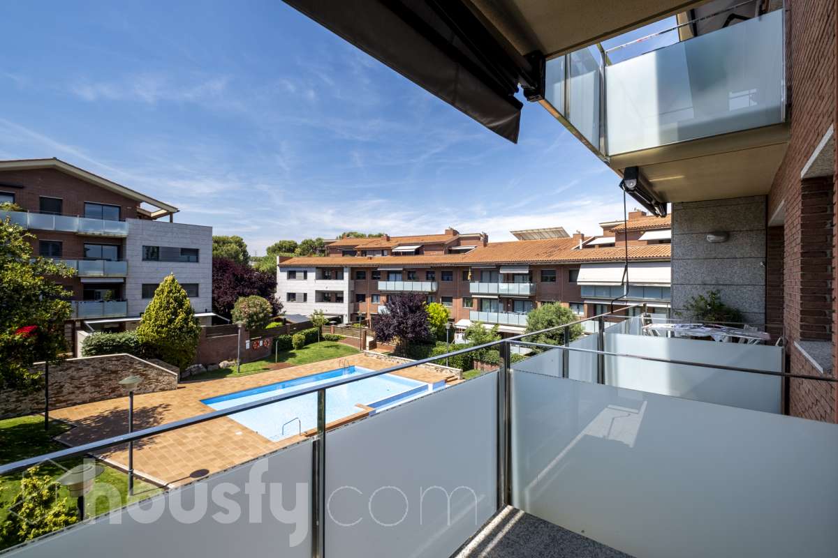 Piso en venta en CL CLEMENTINA ARDERIU,  Sant Cugat del Vallès-0