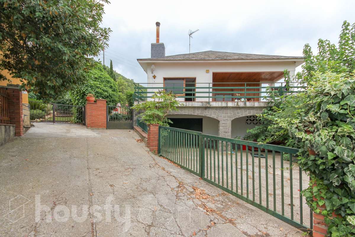 Casa en venta en Carrer Cadi (Casablanca),  Subirats-0