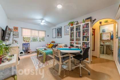 Piso en venta en CL OLLERIAS, La Goleta - San Felipe Neri, Málaga-0