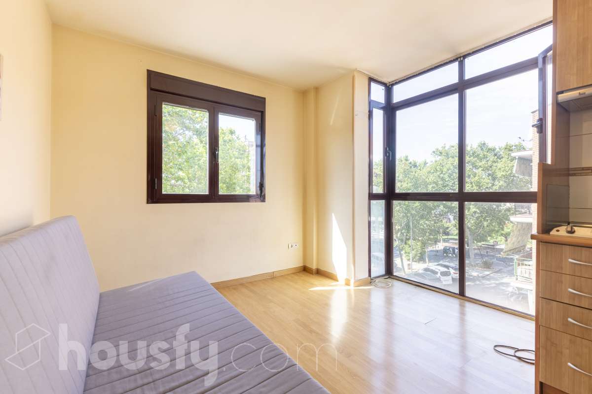 Piso en venta en Cl. Justa García, Usera, Madrid-1