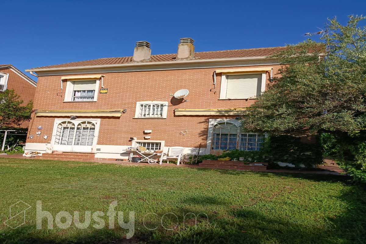 Casa en venta en Avd. De Enmedio,  Azuqueca de Henares-0
