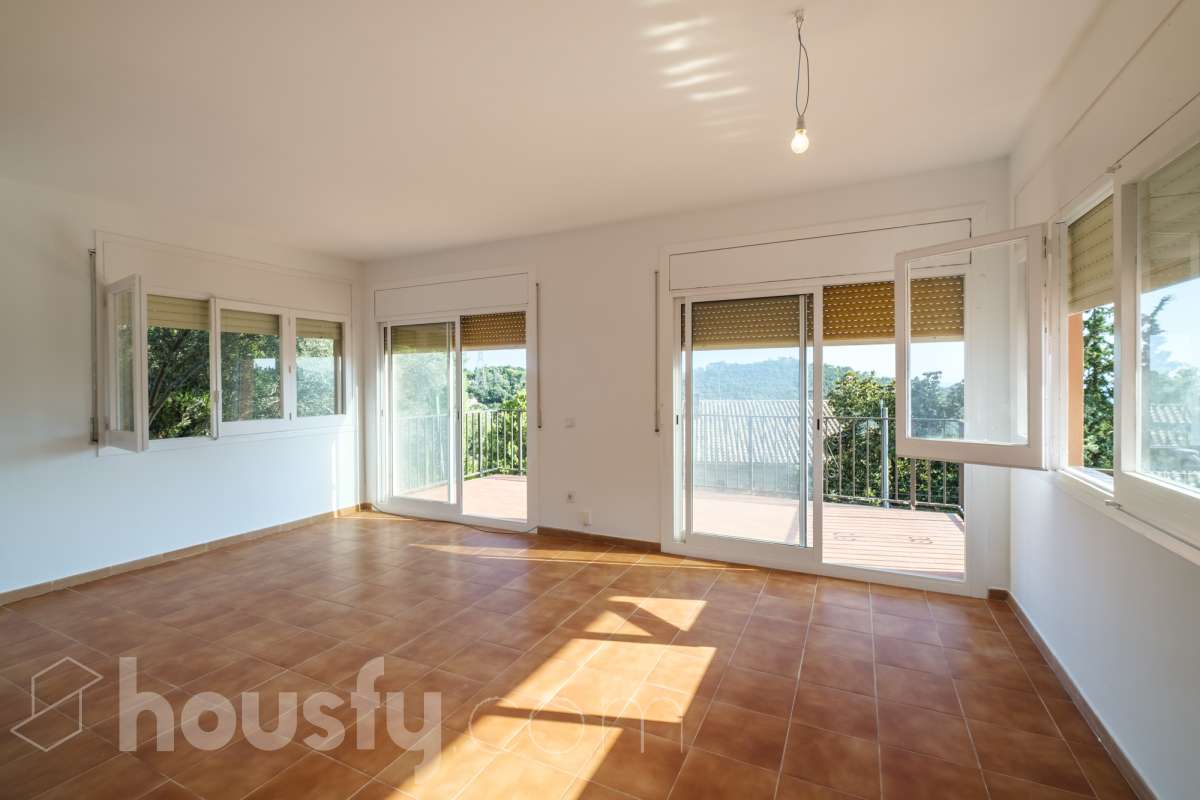 Casa en venta en Carrer Tomas Breton,  L'Ametlla del Vallès-0