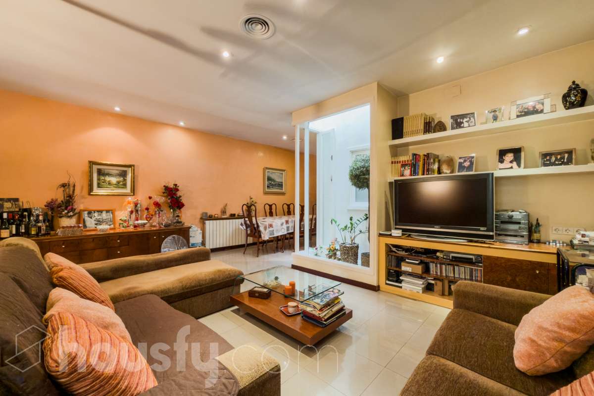 Piso en venta en Carrer de Joaquim Rubió i Ors,  Cornellà de Llobregat-0