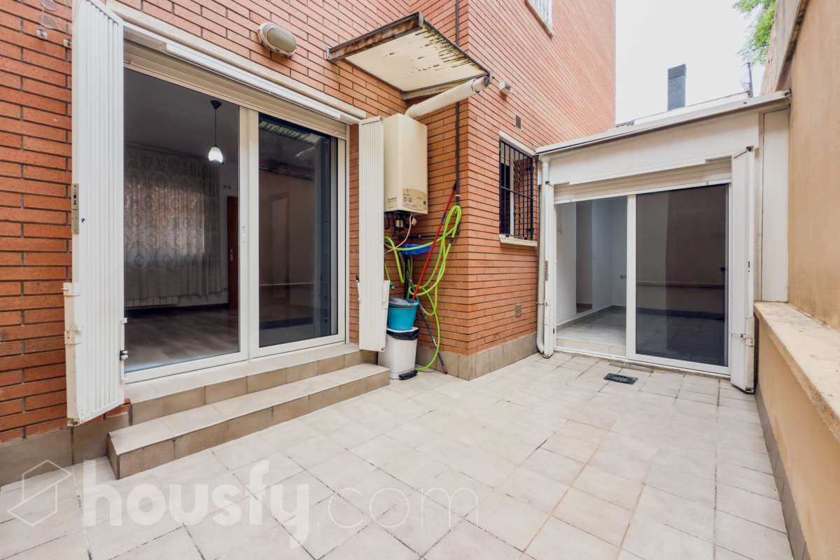 Piso en venta en carrer Josep Fiter,  Cornellà de Llobregat-0