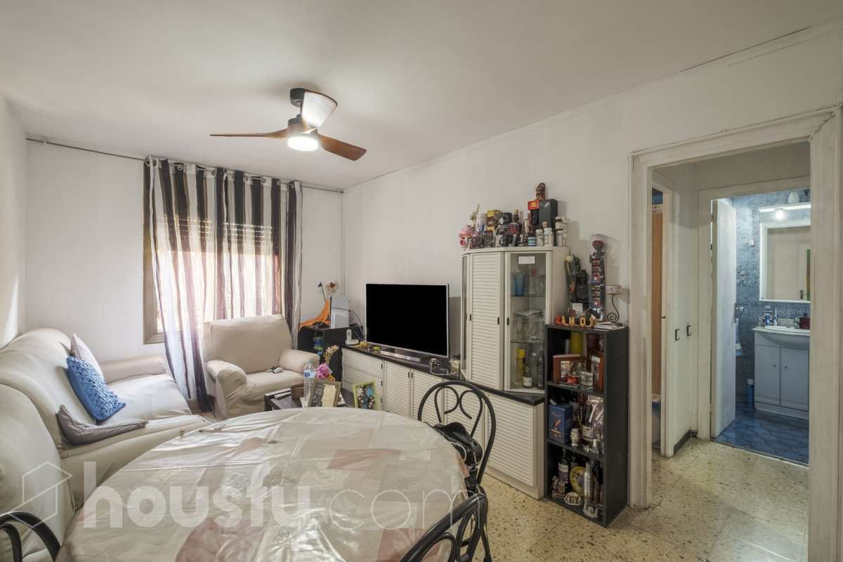 Piso en venta en Carrer de Joan Fiveller,  Cornellà de Llobregat-0